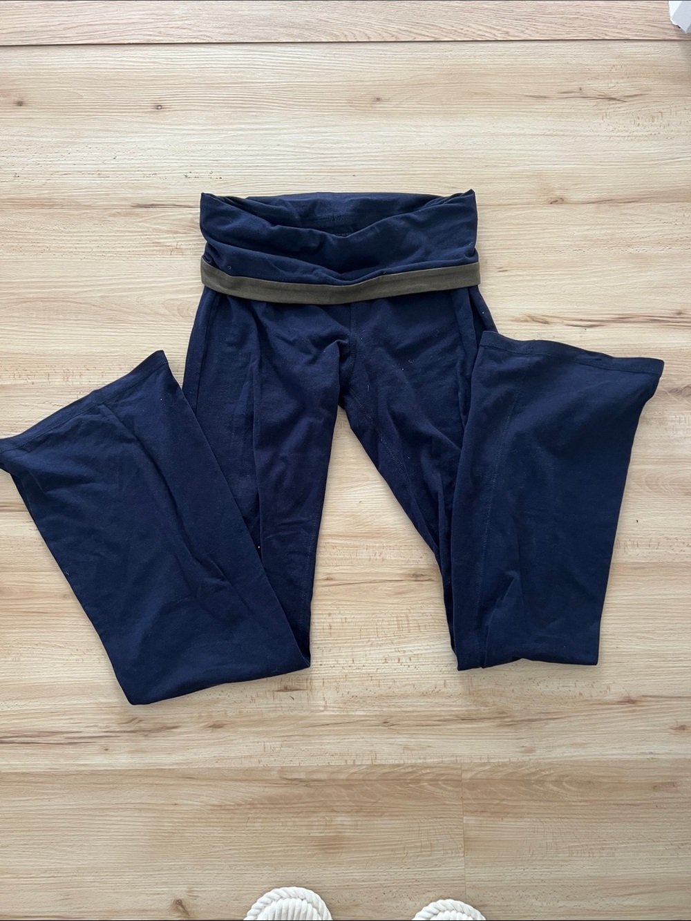 Gap Body Navy Fold-Over Waist Leggings with Olive Trim